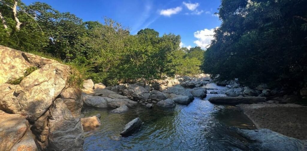 El Salto de Loma de Cabrera: una joya natural atrapada en el abandono institucional