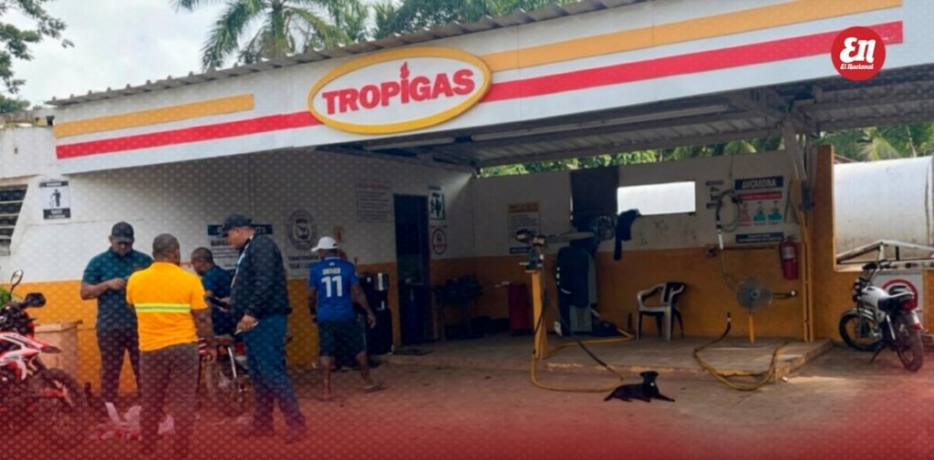 ¡De película! Asaltan estación Tropigas y camión de valores en Monte Plata