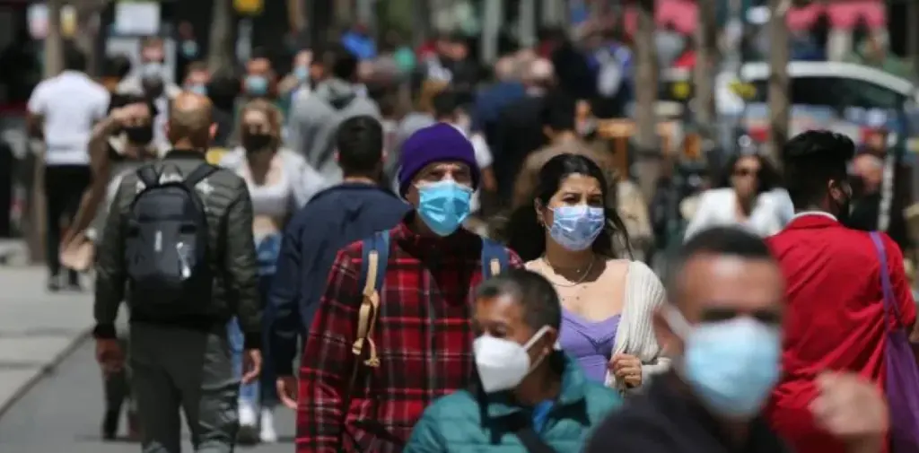 ¡Con mascarillas! Así anda Nueva York por la mala calidad del aire