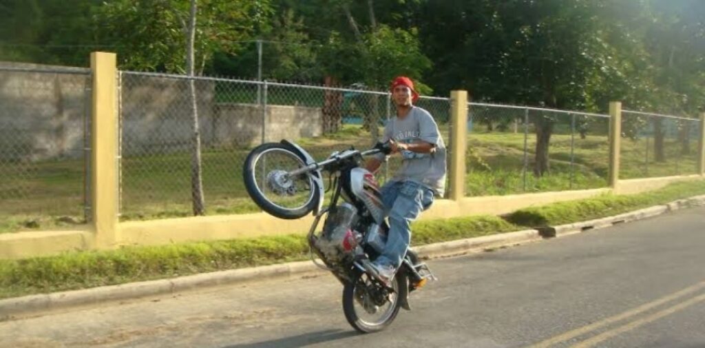 Advierten motoristas calibren Santo Domingo Oeste serán arrestados