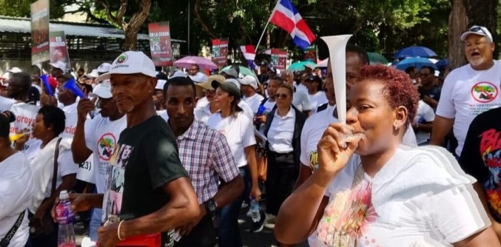 Organizaciones sociales, amas de casa y panaderos denuncian alto costo de la vida