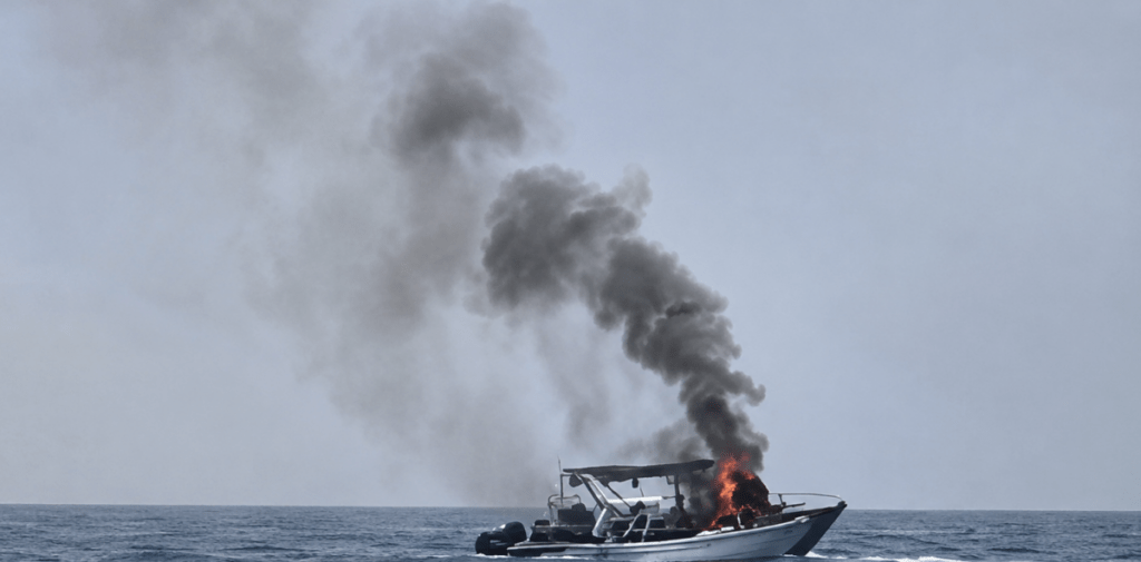 Reportan al menos 12 heridos por incendio de embarcación cerca de Isla Saona