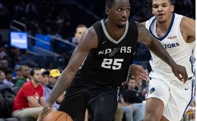 David Jones García sigue en la NBA luego de firmar un contrato de dos vía con el equipo de San Antonio Spurs