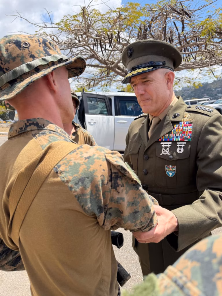El jefe del Comando Sur de Estados Unidos encabezó una visita histórica a Caracas