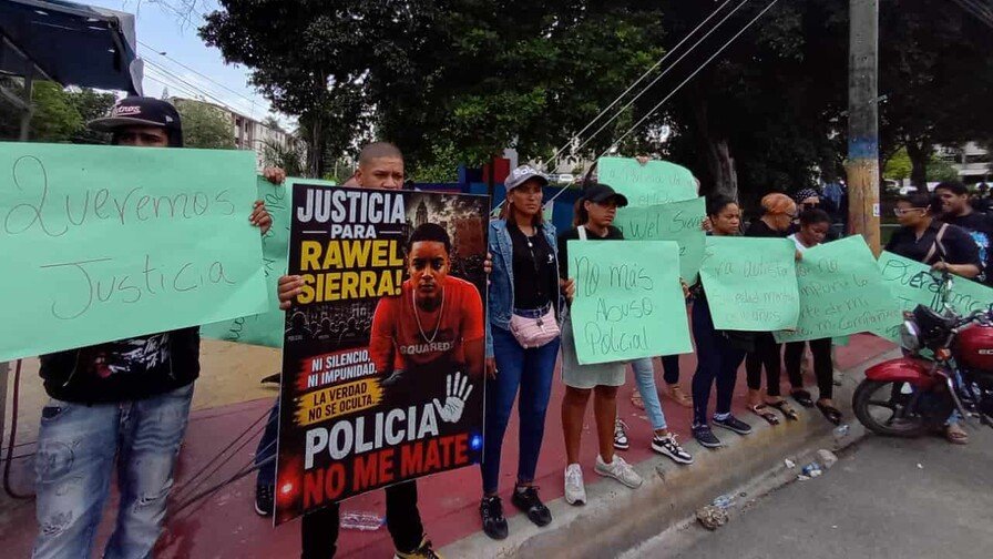 «Policía no me mate»: familiares de joven ultimado de un disparo en Brisas del Este exigen justicia
