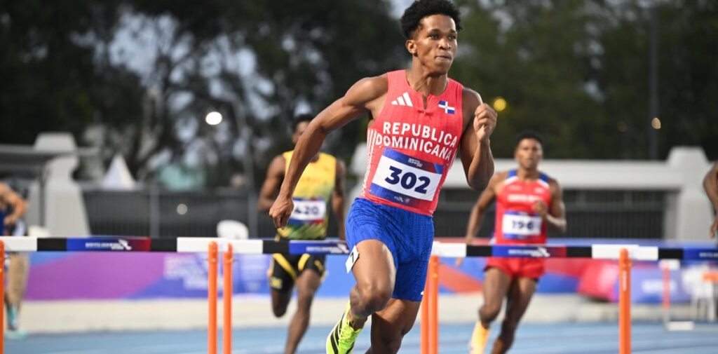 Yeral Núñez conquista medalla de oro en los 400 metros con vallas