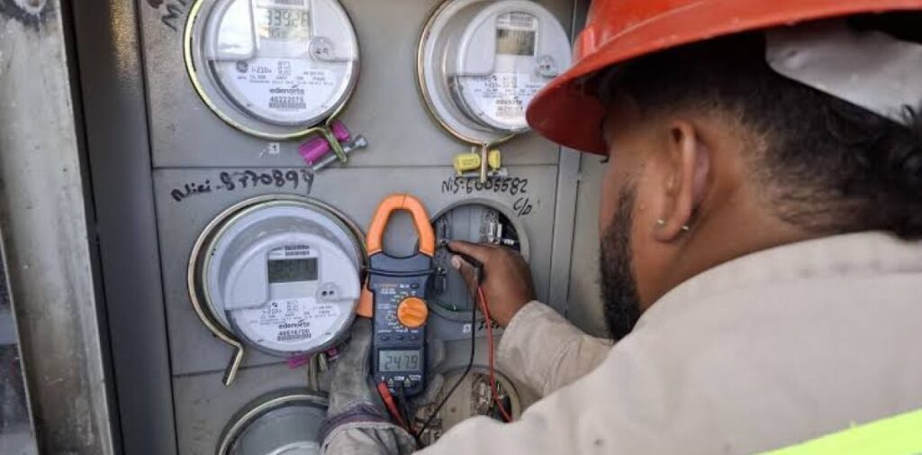 Fraude eléctrico complica la vida a comerciante de herrera, Santo Domingo Oeste