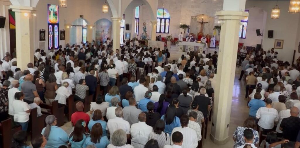 Cotuí se une al dolor de Peña Suazo durante novenario de su esposa