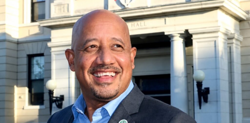 Alcalde Brian DePeña nació en RD y llegó a Lawrence en 1989; ahora enfrenta acusación federal
