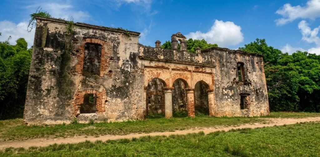 Vergüenza: la desidia estatal que carcome el Palacete de Palavé en Santo Domingo Oeste