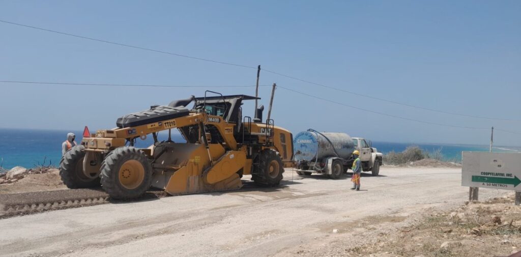 Piden modificar trazado vía Barahona-Enriquillo | Alerta en Enriquillo por carretera construida al borde de un acantilado