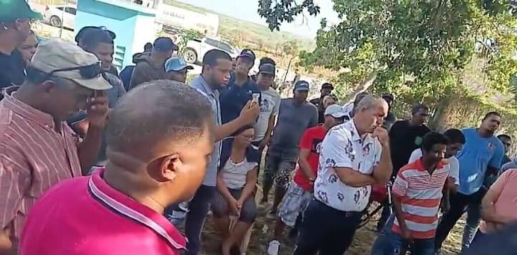 Juancho y Oviedo exigen agua potable en medio del auge turístico de Pedernales