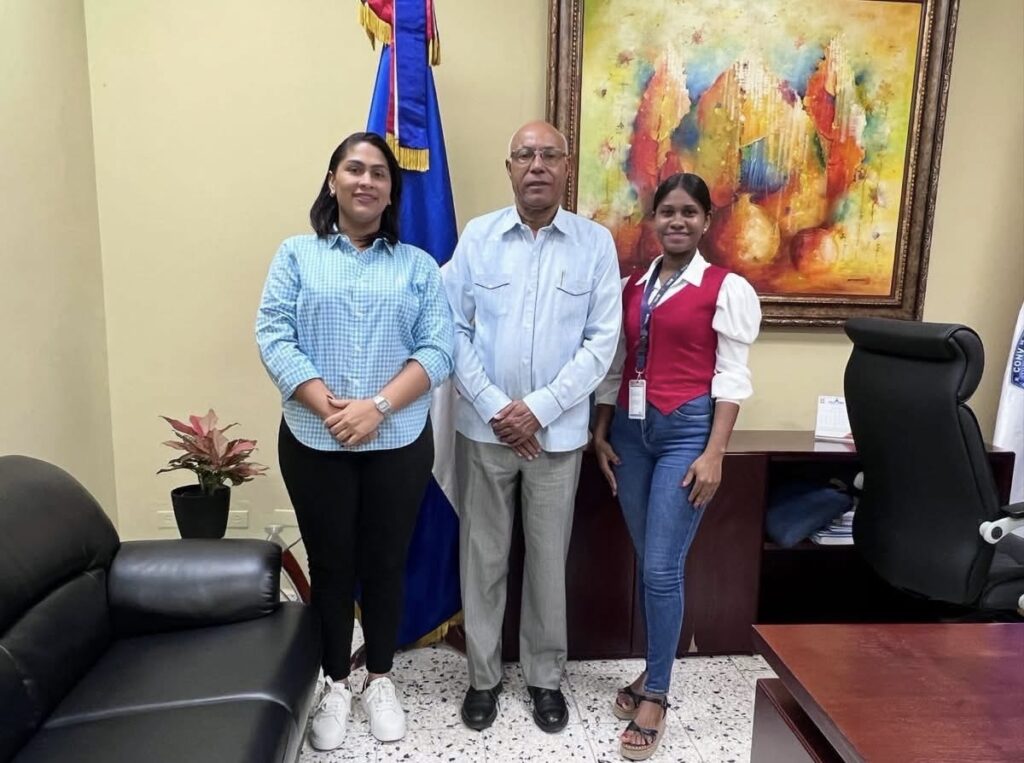 UASD Centro Nagua y Ministerio de la Juventud coordinan Feria de Emprendimiento y avances para transporte estudiantil