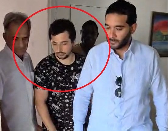 Arrestan Pumarol tras decisión que lo envía a juicio por ataque