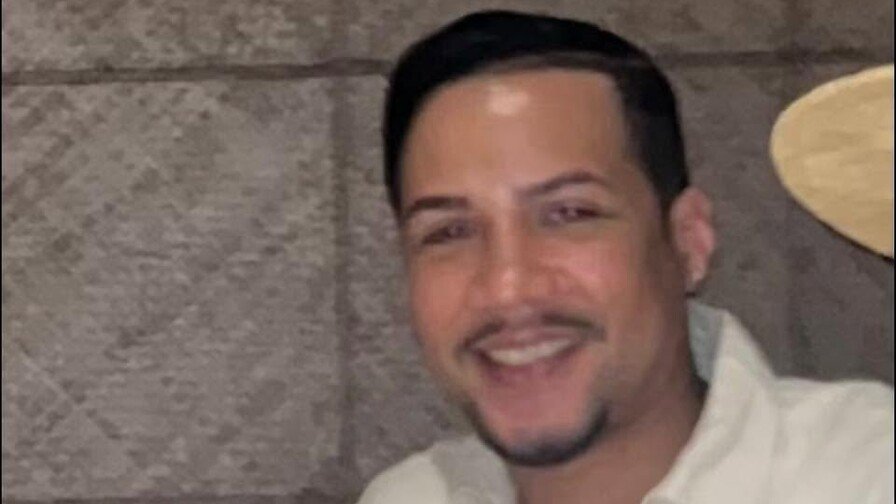 Dominicano es hallado muerto a puñaladas en edificio de lujo de Nueva York; detienen a hombre desnudo