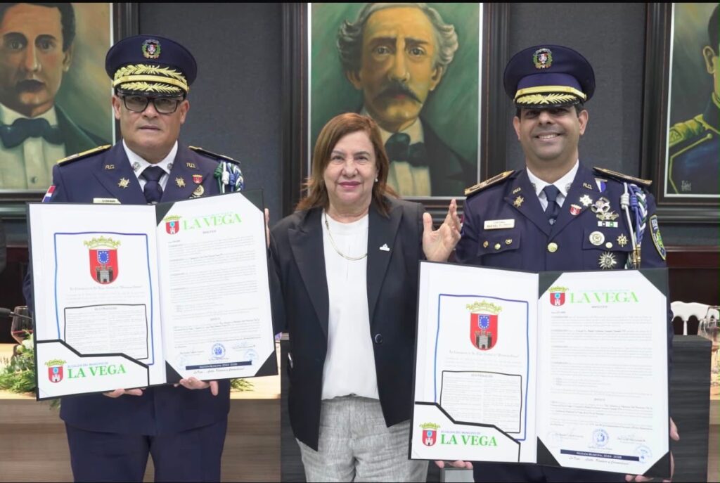 Alcaldía de La Vega distingue como hijos adoptivos y meritorios al general Juan Pablo Ferreira Verás y al coronel Rafael Guillermo Guzmán Chomalí