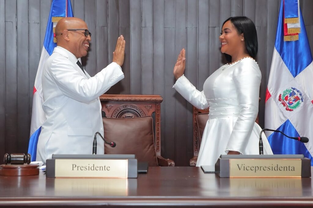 La diputada por Santo Domingo Oeste Leyvi Bautista seguirá como secretaria del bufete directivo de la Cámara de Diputados por tercer año consecutivo.