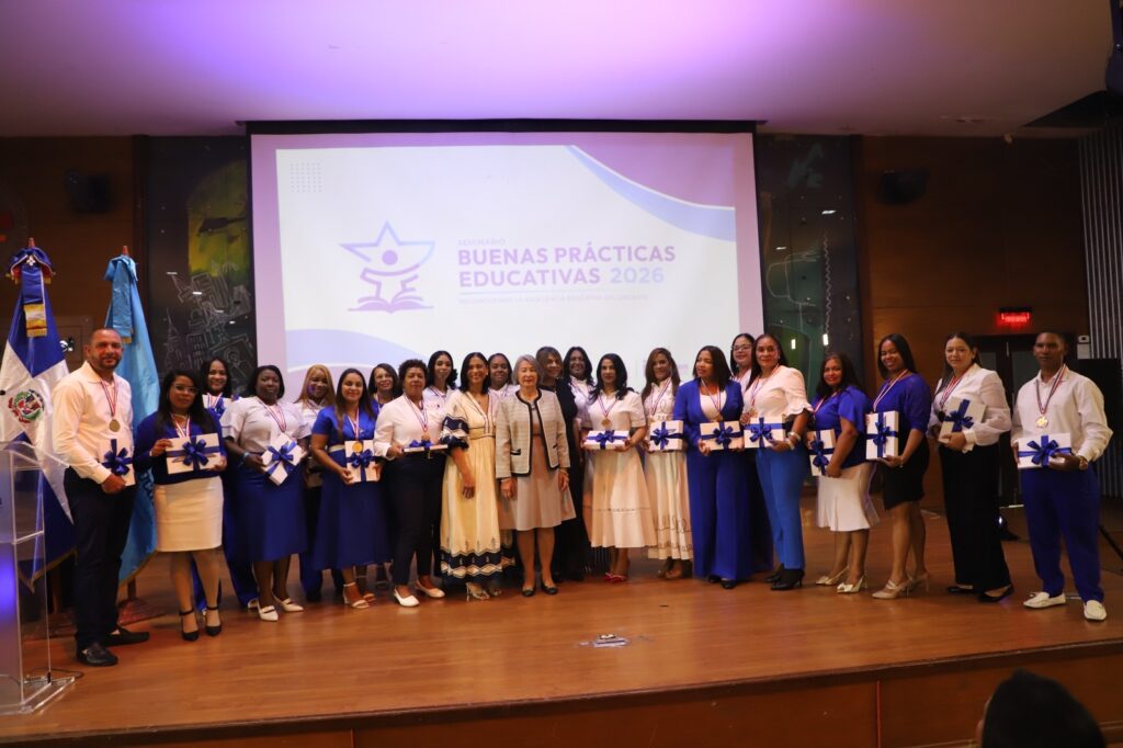 Llamando a transformar estrategias didácticas, Inafocam reconoce a 20 maestros por alto desempeño