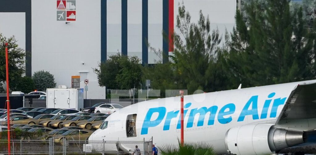 Al menos 5 muertos en el desastre aéreo de Amazon en el aeropuerto de Miami
