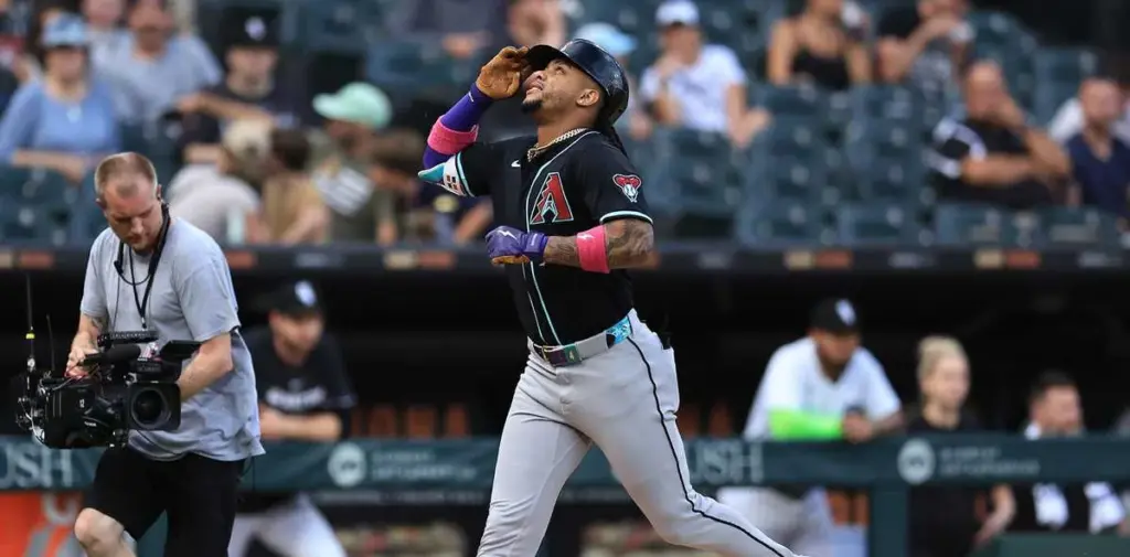 Ketel Marte pega jonrón, impulsa tres carreras y se gana una gran ovación