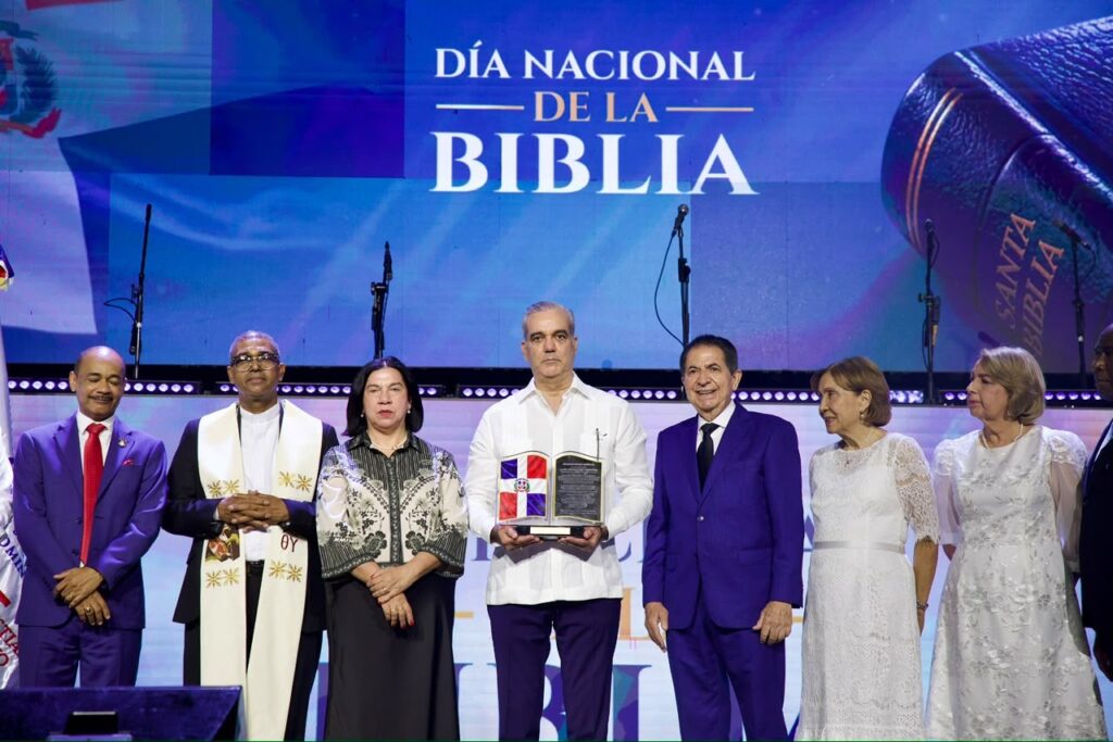 Comunidad Cristiana Nacional reconoce al presidente Abinader por su respaldo a la fe y a la Biblia durante seis años consecutivos