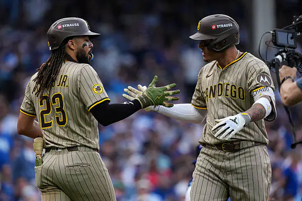 Fernando Tatis Jr. y Manny Machado conectaron de jonrón en la victoria de los Padres de San Diego ante los Cachorros de Chicago
