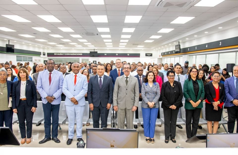 UASD abre moderno centro de la JCE para captura de datos y emisión inmediata de la nueva cédula