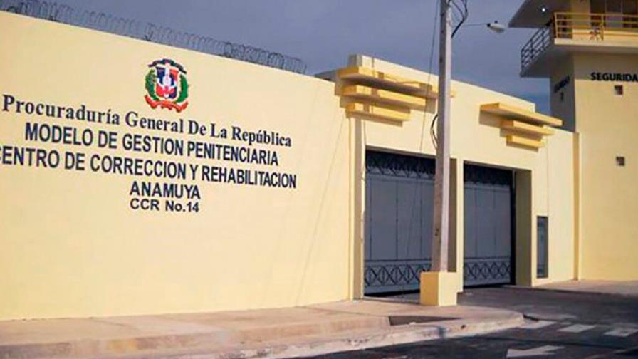 Un recluso acuchilla a dos agentes penitenciarios en cárcel de Anamuya en Higüey