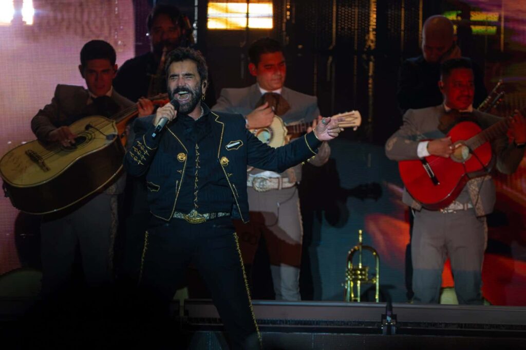 Alejandro Fernández en una noche de música en vivo en Punta Cana