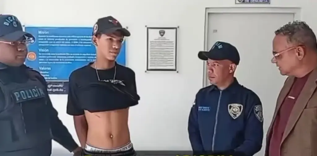 Joven buscado por la Policía se entrega en Las Caobas