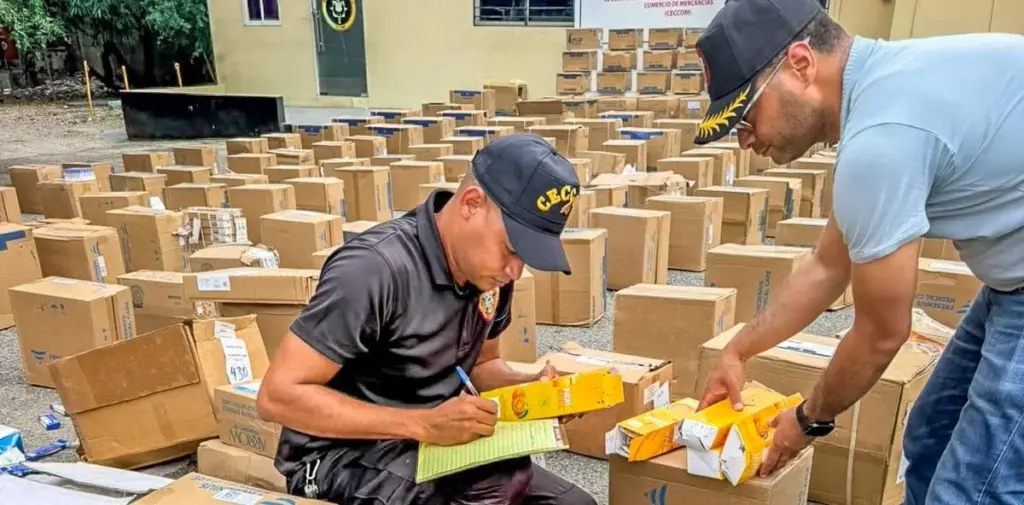 En Los Tres Ojos y Los Frailes desmantelan almacenes con más de 46 mil medicamentos vecidos y falsificados