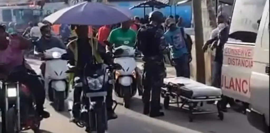 Niña muere al ser impactada por un camión en Barahona