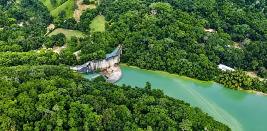 Fuerza del Pueblo | Exige detener extracción en presa de Hatillo; contratos multiplican por 13 dinero autorizado