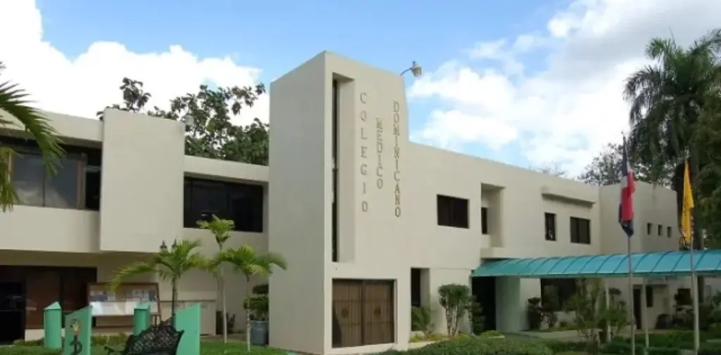 Escándalo en el Colegio Médico: desfalco de más de 64 millones de pesos destapa querella judicial