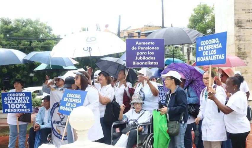 Bioanalistas jubilados exigen aumento de pensiones en RD