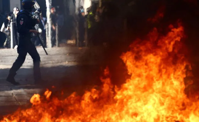 Las protestas contra el alto costo de la vida convierten a Francia en un infierno