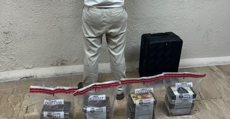 Español que iba a Europa con 20 paquetes de cocaína es arrestado en Punta Cana