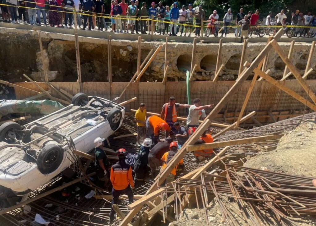 Un muerto y cuatro heridos tras caer vehículo en construcción de puente en San Francisco de Macorís
