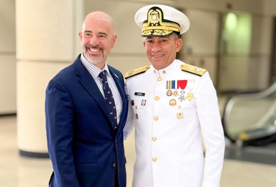 Administrador de la DEA Terry Cole reconoce labor de la DNCD y reafirma compromiso de fortalecer la cooperación contra el narcotráfico internacional