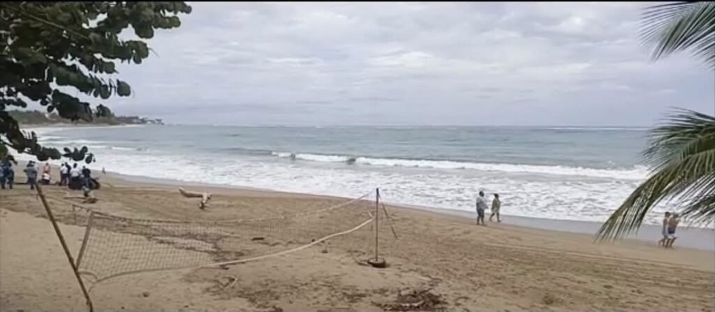 Hombre pierde la vida al intentar salvar a sus hijos de morir ahogados en playa Cabarete
