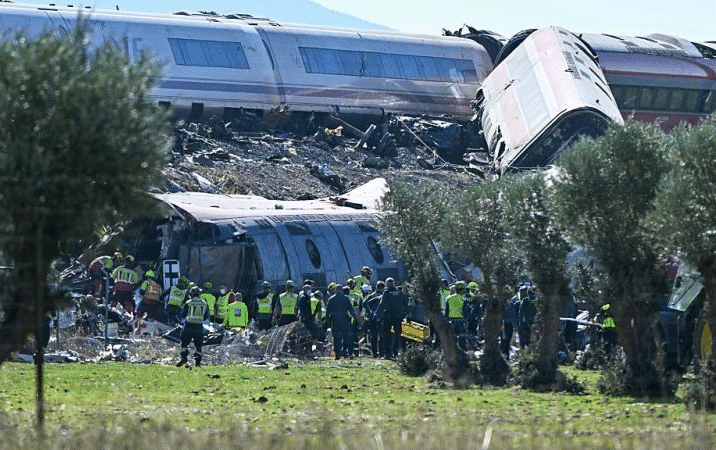 ESPAÑA: Asciende a 68 número muertos por choque de trenes