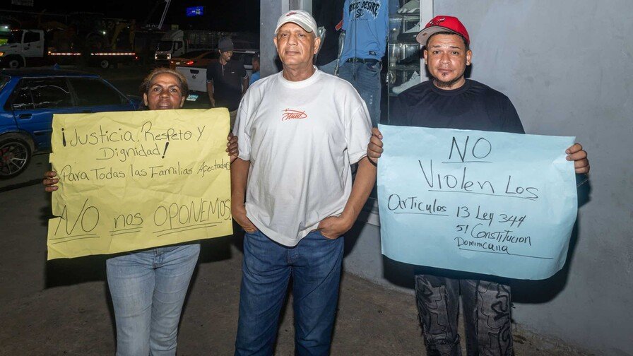 Residentes de Pedro Brand se manifiestan por tercer día en reclamo de pagos justos por sus viviendas