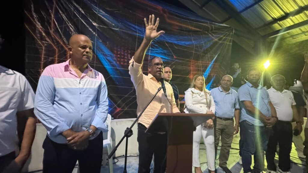Agustín Burgos continúa organizando y fortaleciendo proyecto de David Collado en La Vega