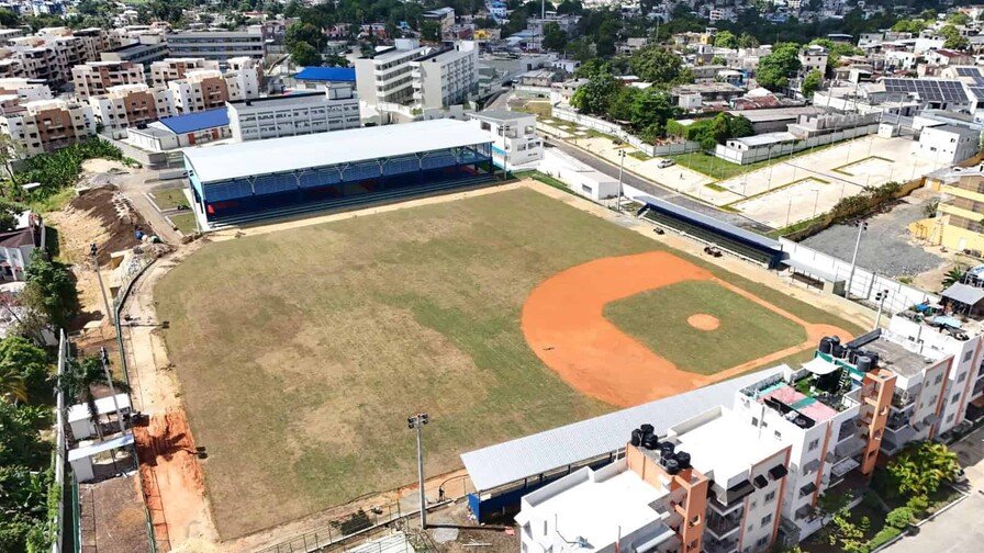 Fundación Pedro Martínez inaugura complejo educativo y deportivo para 1,700 estudiantes