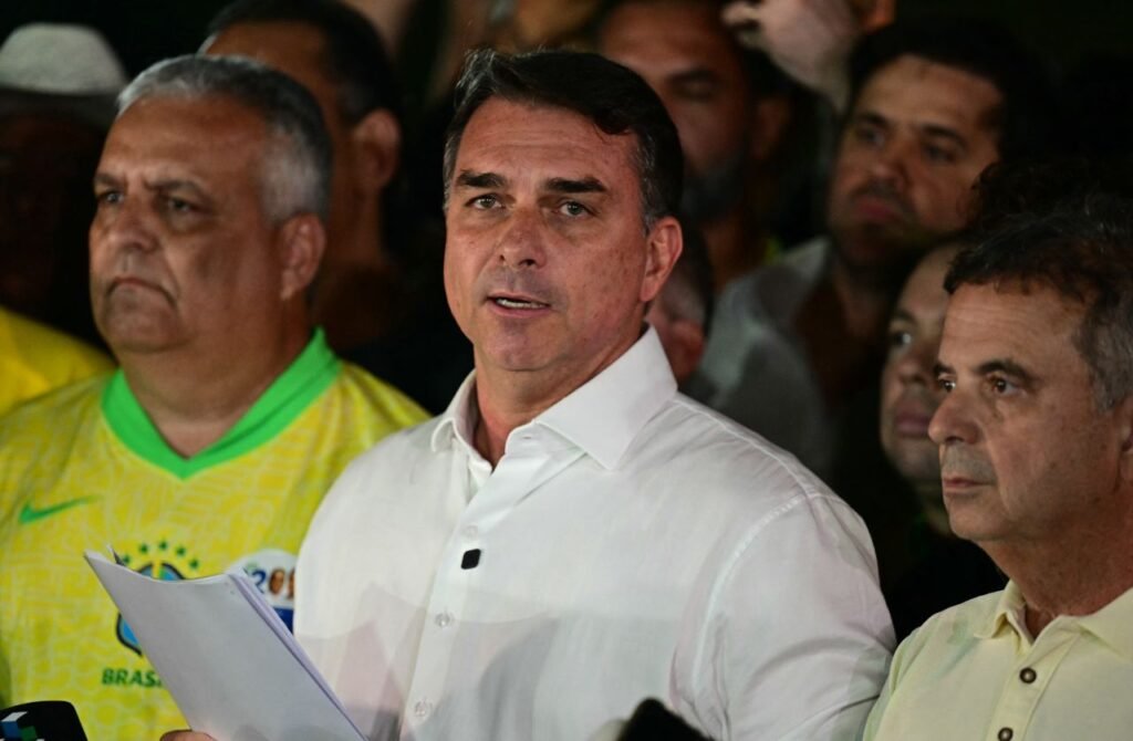 Flávio Bolsonaro rechaza los resultados electorales de Brasil
