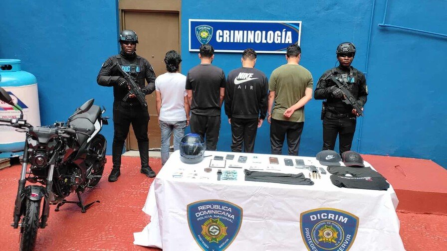 Policía arresta a cuatro colombianos acusados de robo a mano armada en Piantini